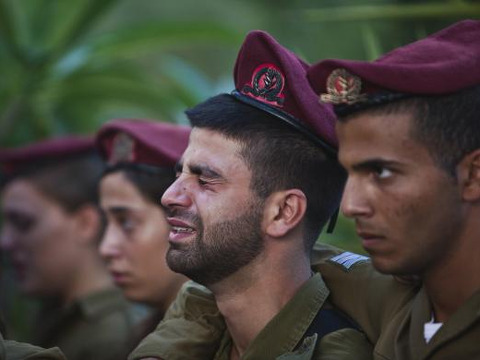 Israeli soldiers mourn during the funeral of their comrade Bnaya Rubel in Holon, near Tel Aviv July 20, 2014. (Credit: Reuters/Nir Elias)
