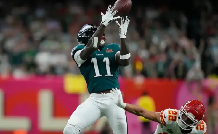 Philadelphia Eagles wide receiver A.J. Brown (11) pulls in a pass as Kansas City Chiefs cornerback Trent McDuffie (22) defends during the first half of the NFL Super Bowl 59 football game, Sunday, Feb. 9, 2025, in New Orleans. (AP Photo/Ashley Landis)